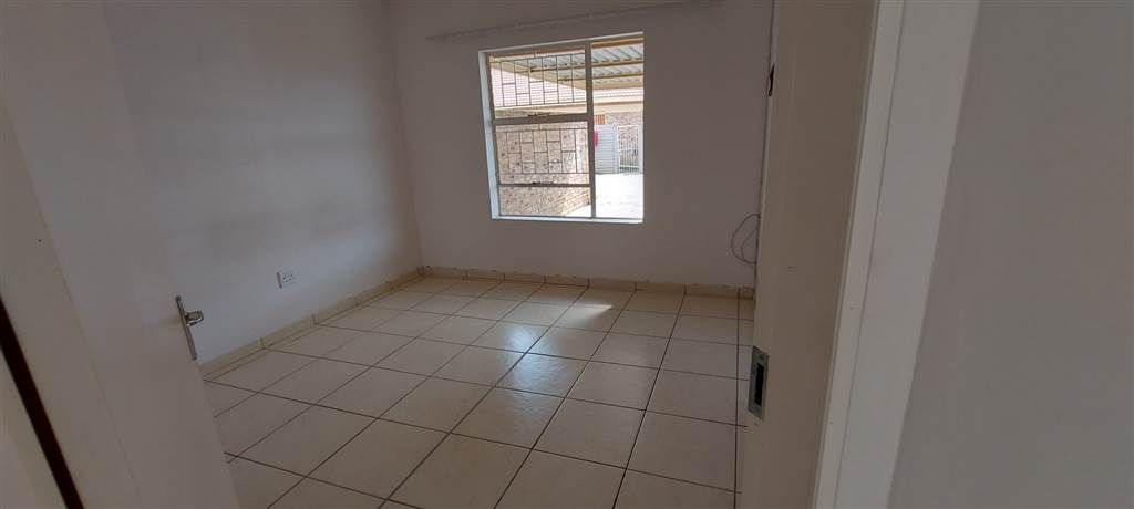 3 Bed Townhouse in Maselspoort photo number 15
