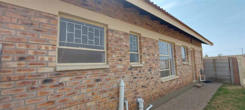 3 Bed Townhouse in Maselspoort photo number 16