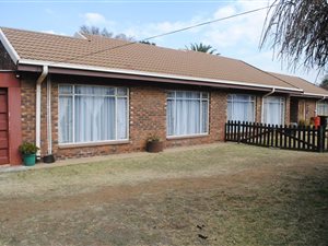 5 Bed House in Falcon Ridge