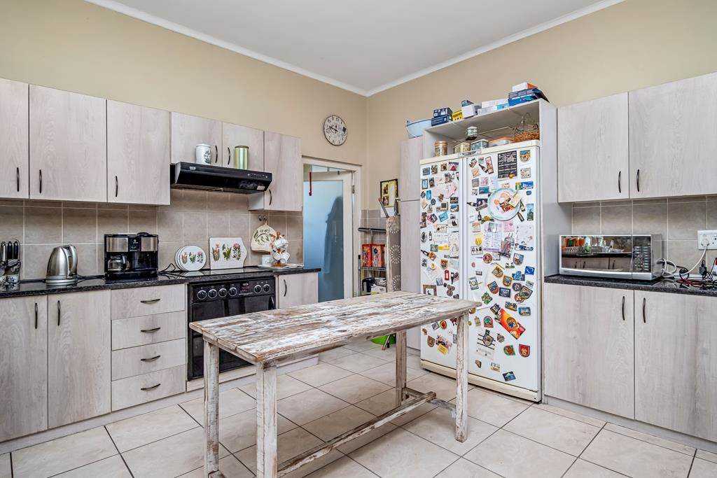 3 Bed Apartment in Wynberg Upper photo number 4