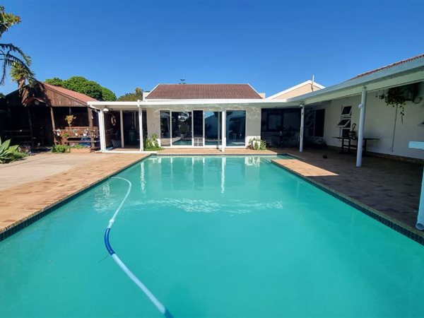5 Bed House in Duynefontein