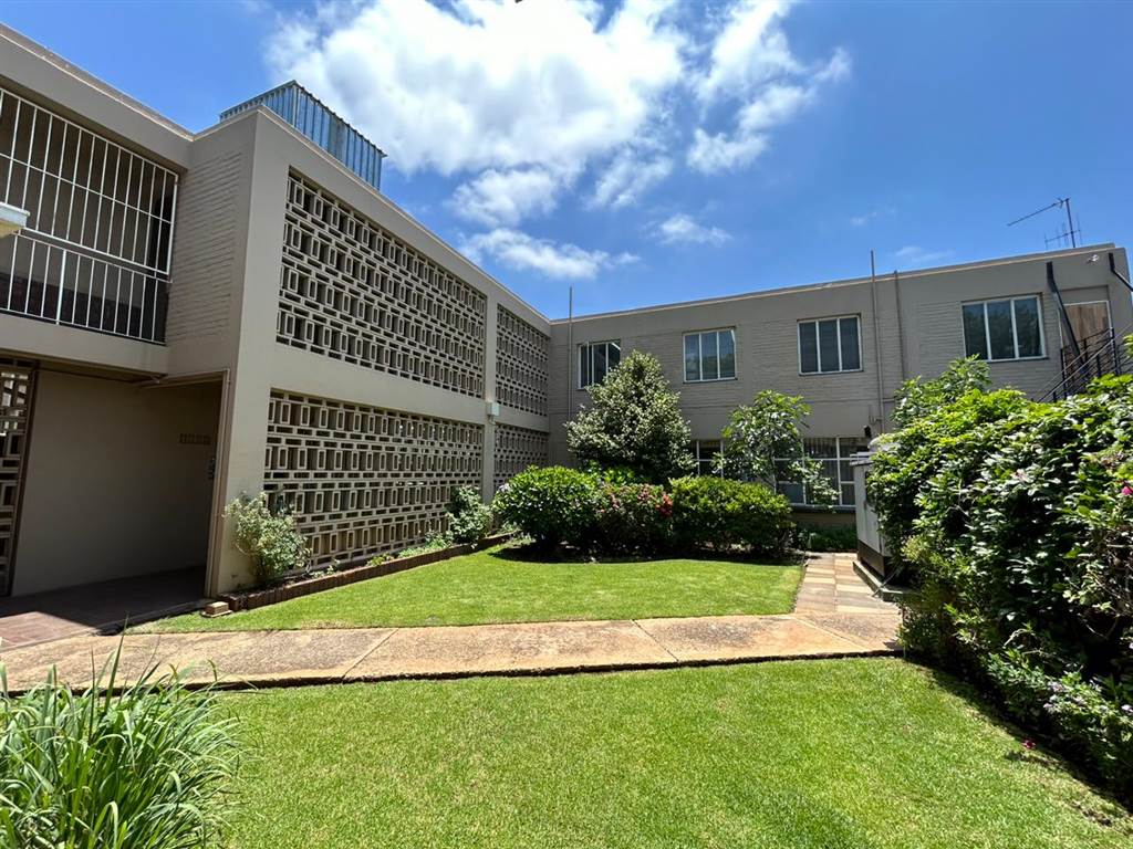 130  m² Commercial space in Northcliff photo number 2