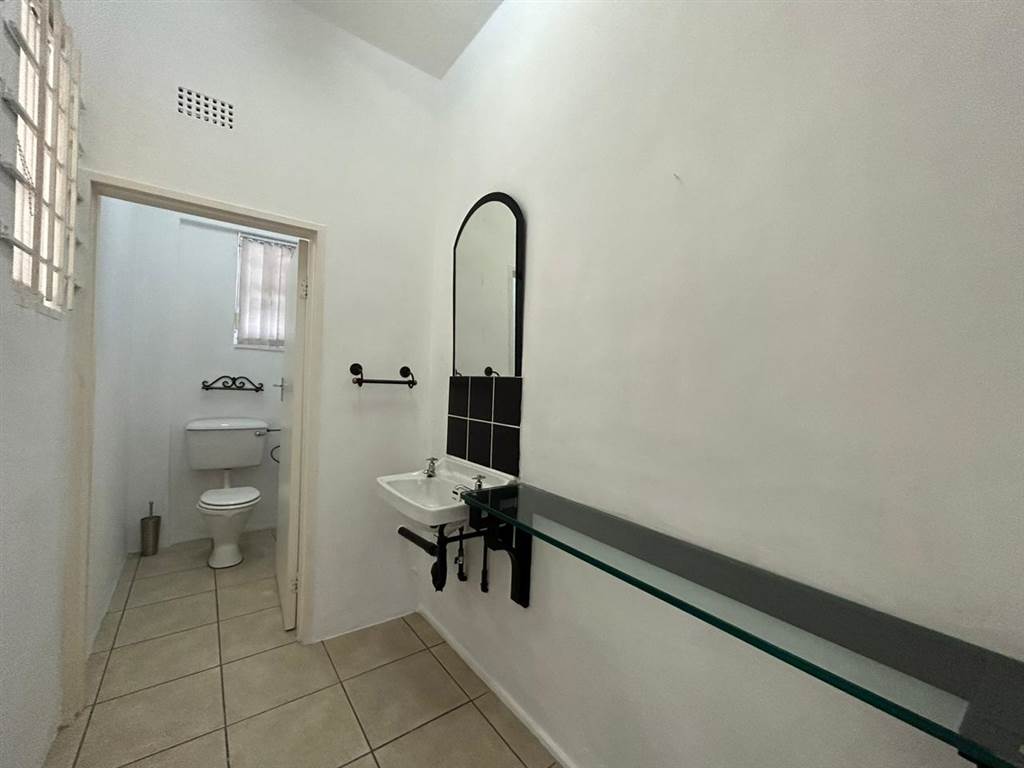 130  m² Commercial space in Northcliff photo number 12