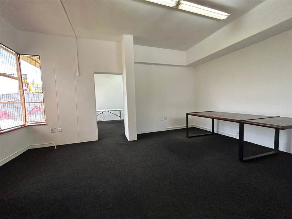 130  m² Commercial space in Northcliff photo number 9
