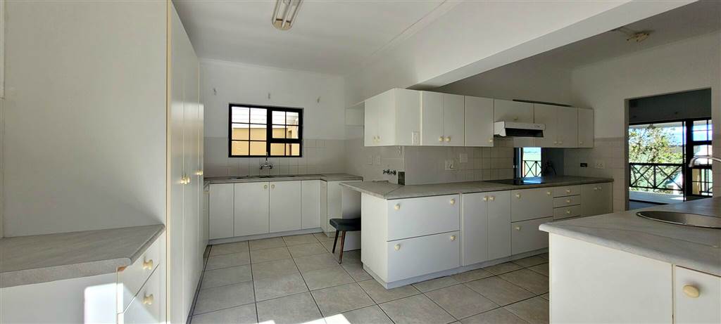 2 Bed House in Swellendam photo number 13