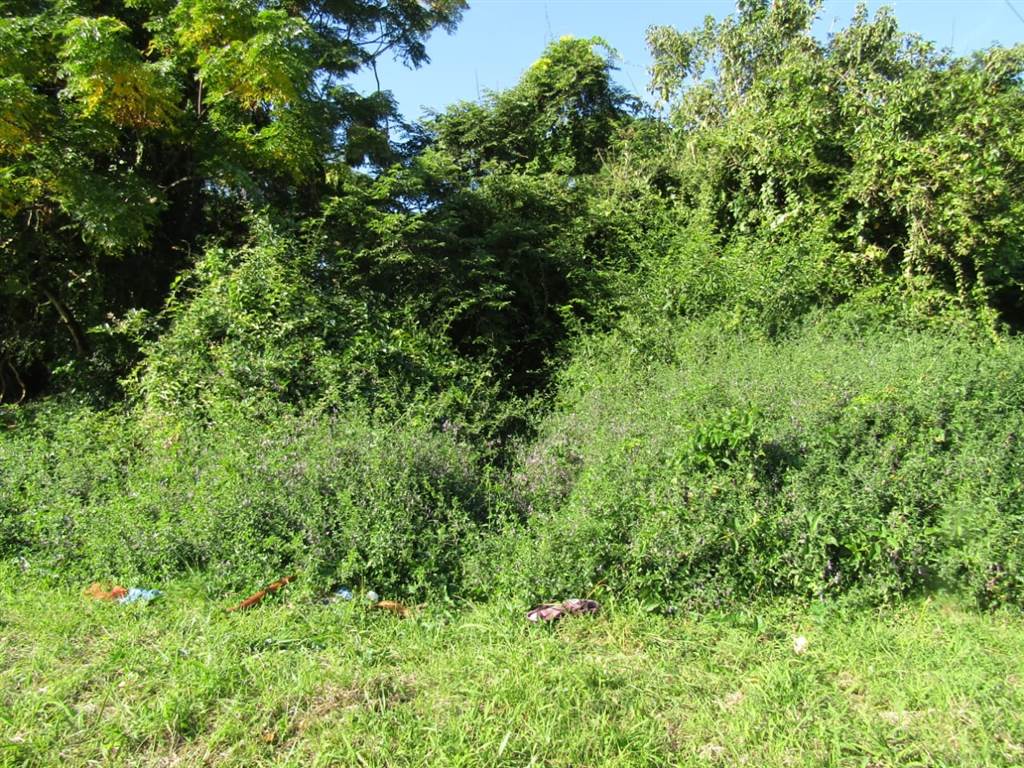 1086 m² Land available in Athlone Park photo number 3