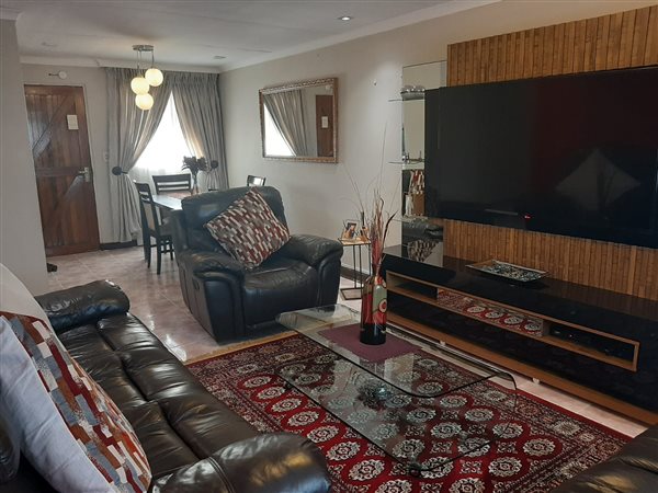 3 Bed Apartment in Alexandra