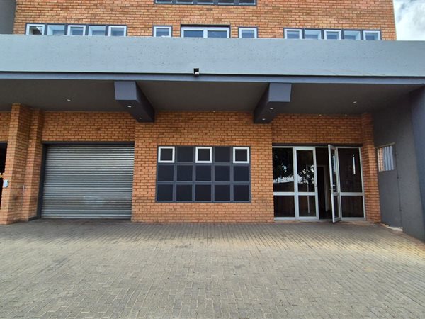 210  m² Industrial space