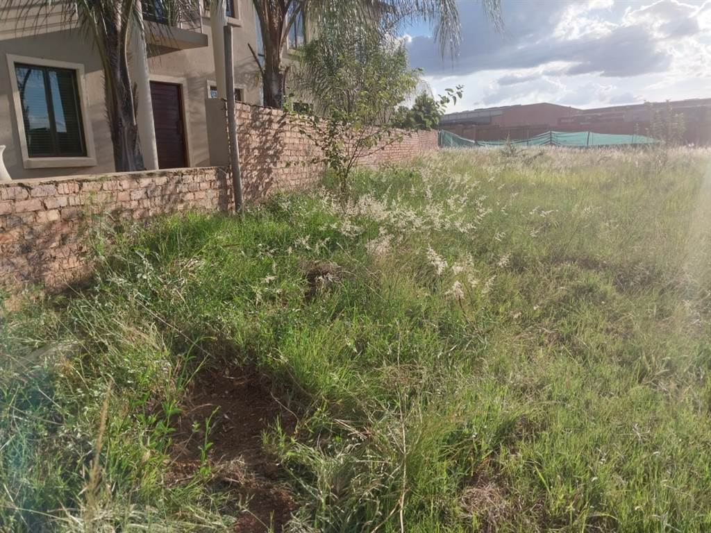 930 m² Land available in Savannah Country Estate photo number 6