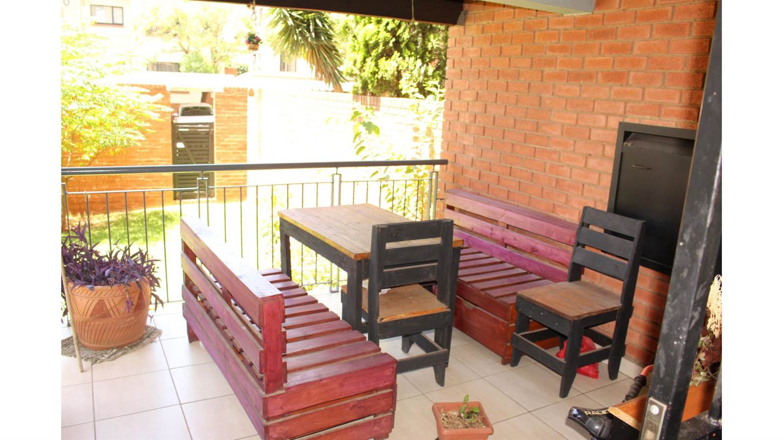 2 Bed Apartment in Greenstone Hill photo number 12