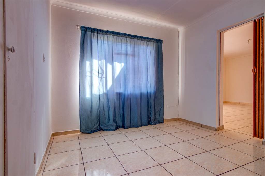 3 Bed House in Kempton Park West photo number 11