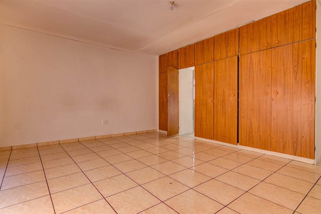 3 Bed House in Kempton Park West photo number 13