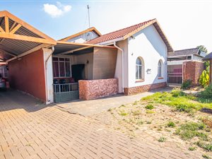 3 Bed House in Claremont