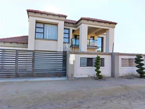 4 Bedroom House 4 Bedroom House