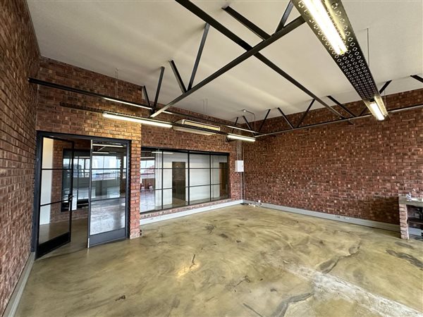 85  m² Commercial space