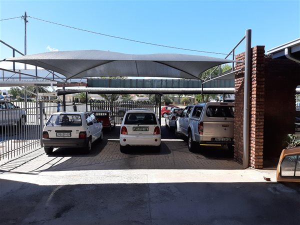 300  m² Commercial space in Freemanville