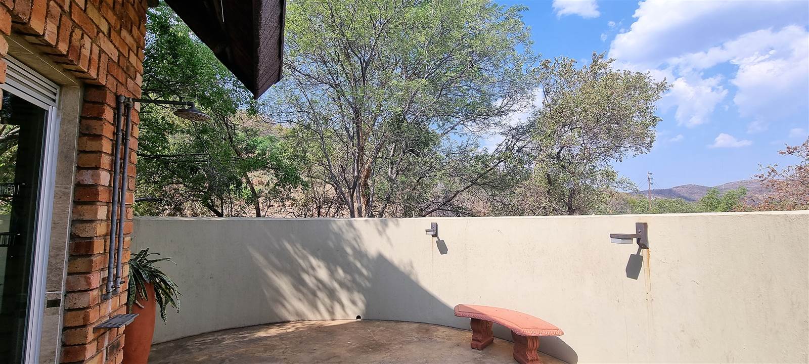 4 Bed House in Mabalingwe Nature Reserve photo number 14