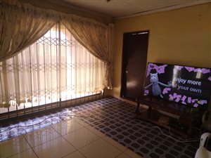 4 Bed House in Roodekop