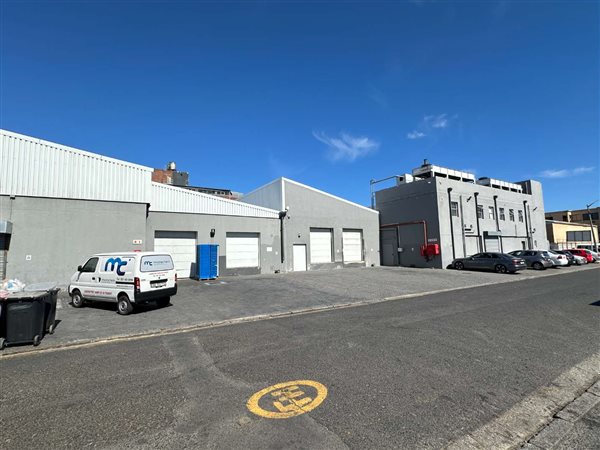 1 870  m² Industrial space