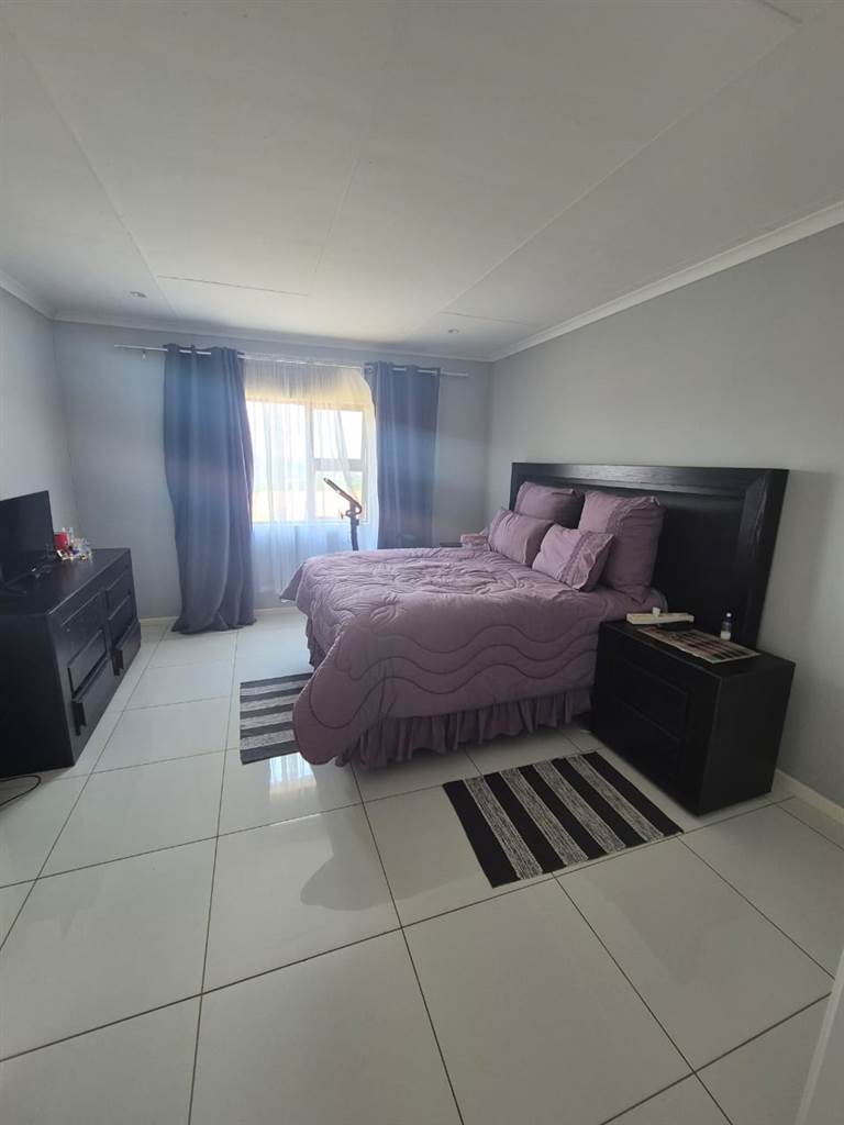 2 Bed House in Estcourt photo number 12