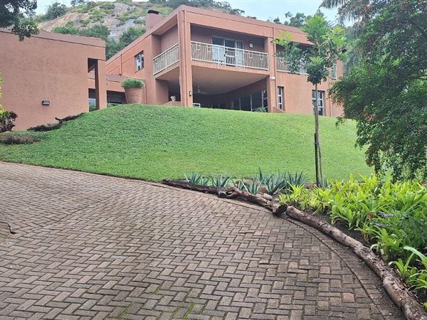 4 Bedroom House 4 Bedroom House
