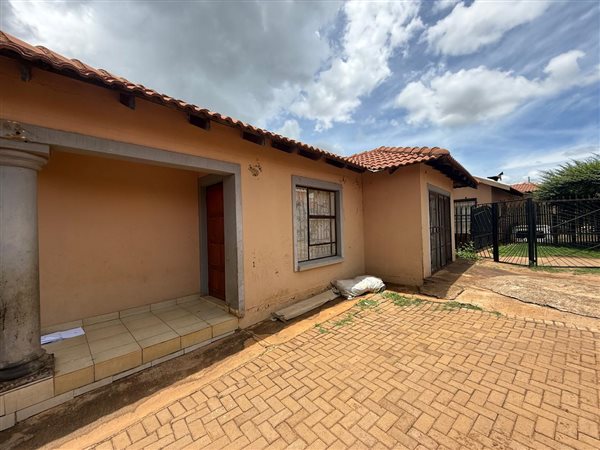 4 Bedroom House 4 Bedroom House