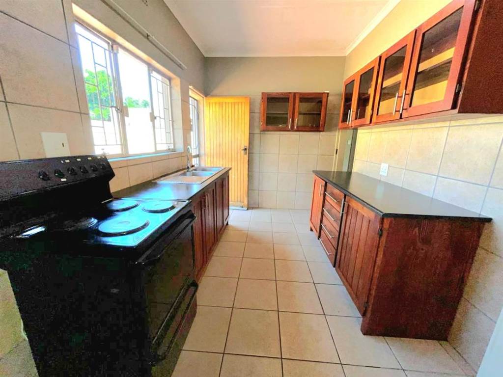 5 Bed House in Pretoria North photo number 21