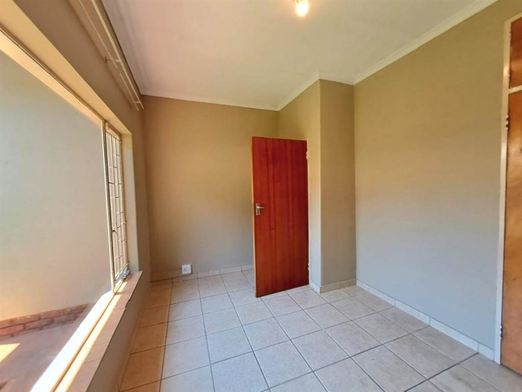 5 Bed House in Pretoria North photo number 15