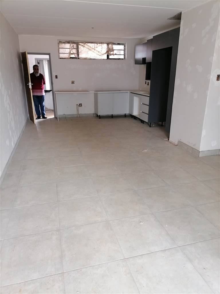 2 Bed Flat in Raslouw photo number 7
