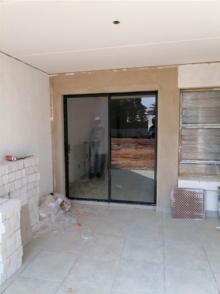 2 Bed Flat in Raslouw photo number 6