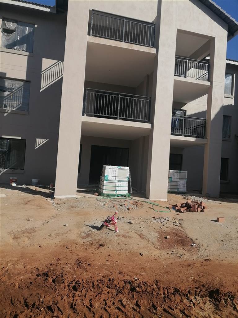 2 Bed Flat in Raslouw photo number 4