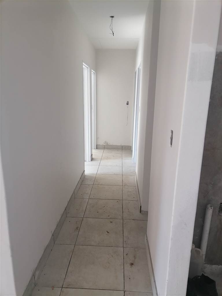 2 Bed Flat in Raslouw photo number 8