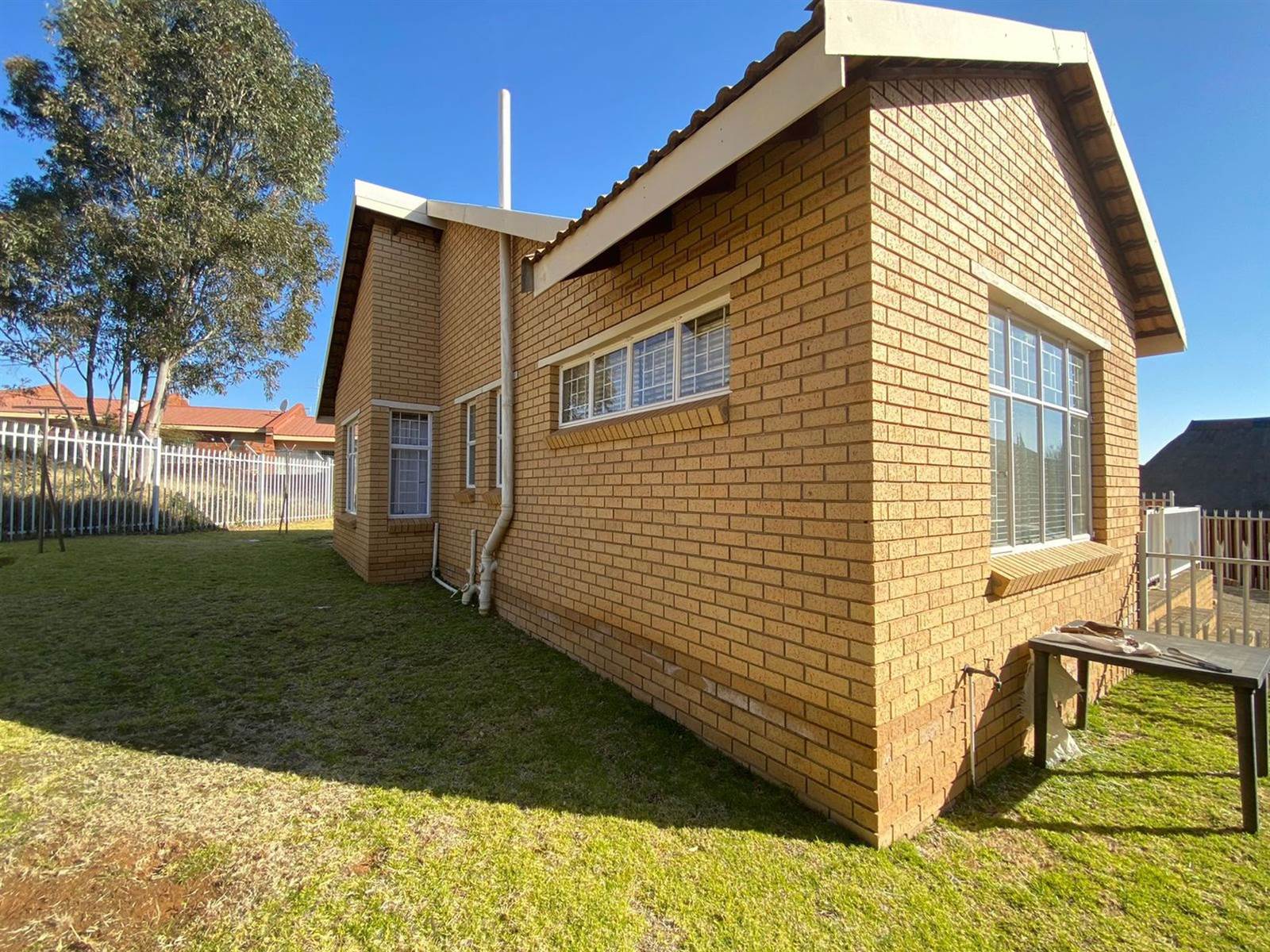 3 Bed Townhouse in Spitskop photo number 1