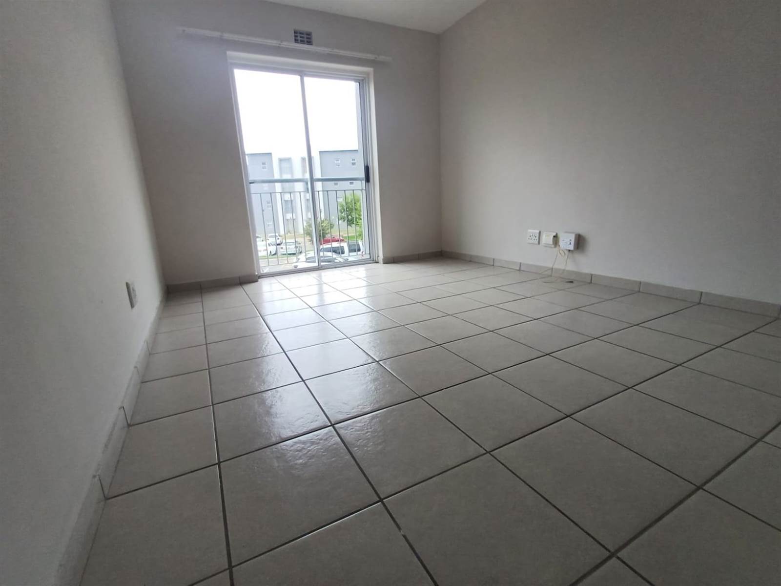 2 Bed Apartment in Bellville South photo number 2