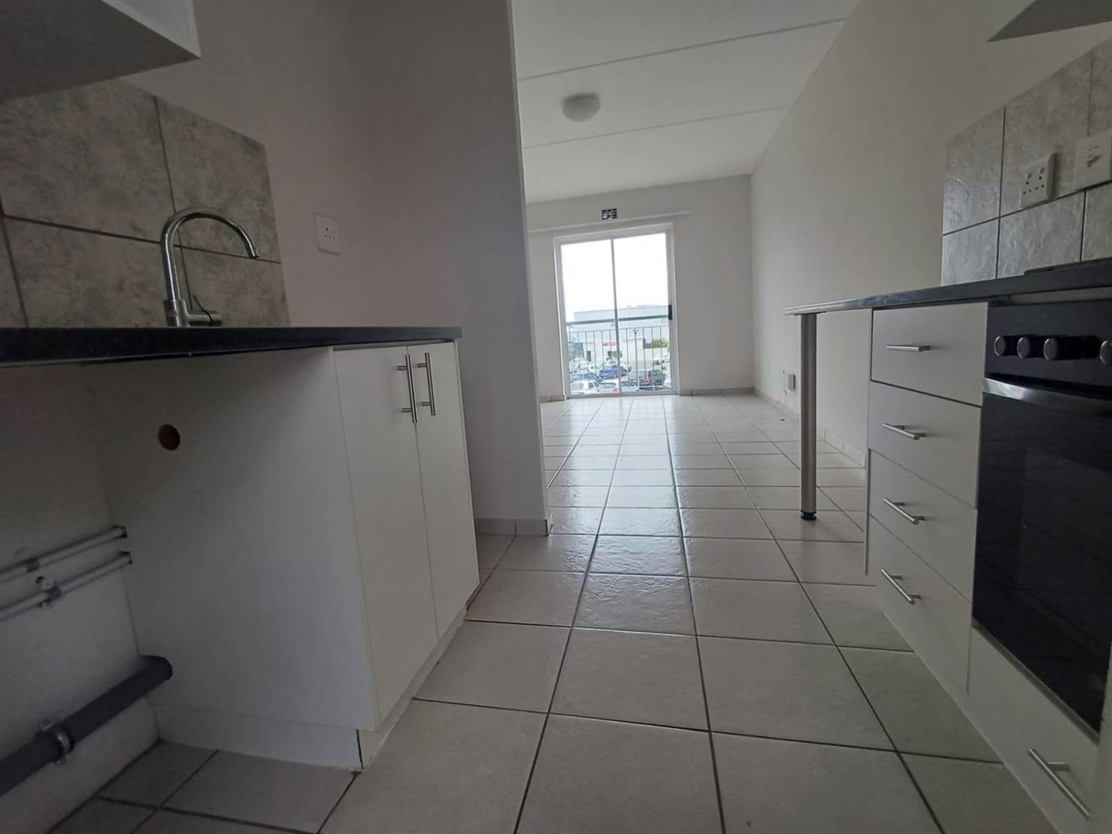2 Bed Apartment in Bellville South photo number 3