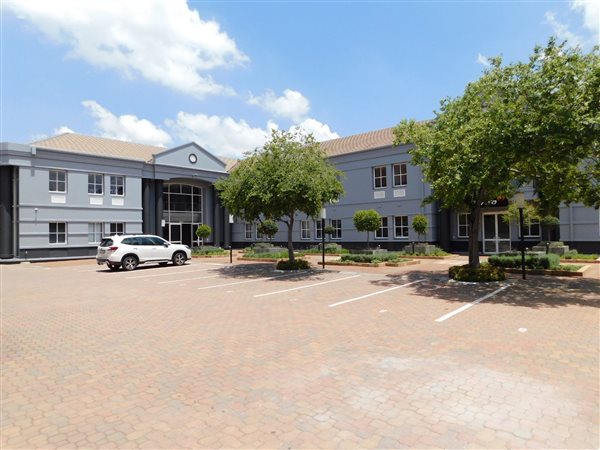 443  m² Office Space in Illovo