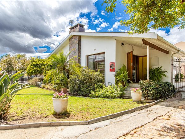 3 Bed House in Charleston Hill