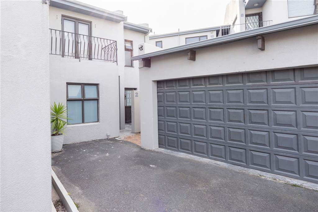 4 Bed Townhouse in Bellville Central