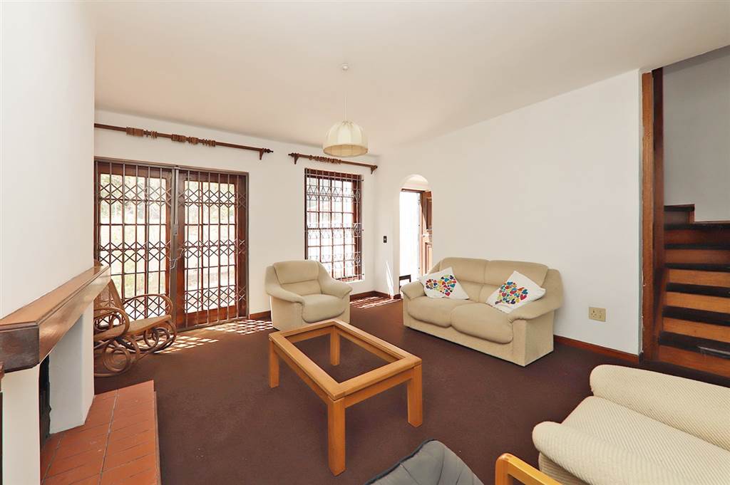 3 Bed Townhouse in Kenilworth photo number 5