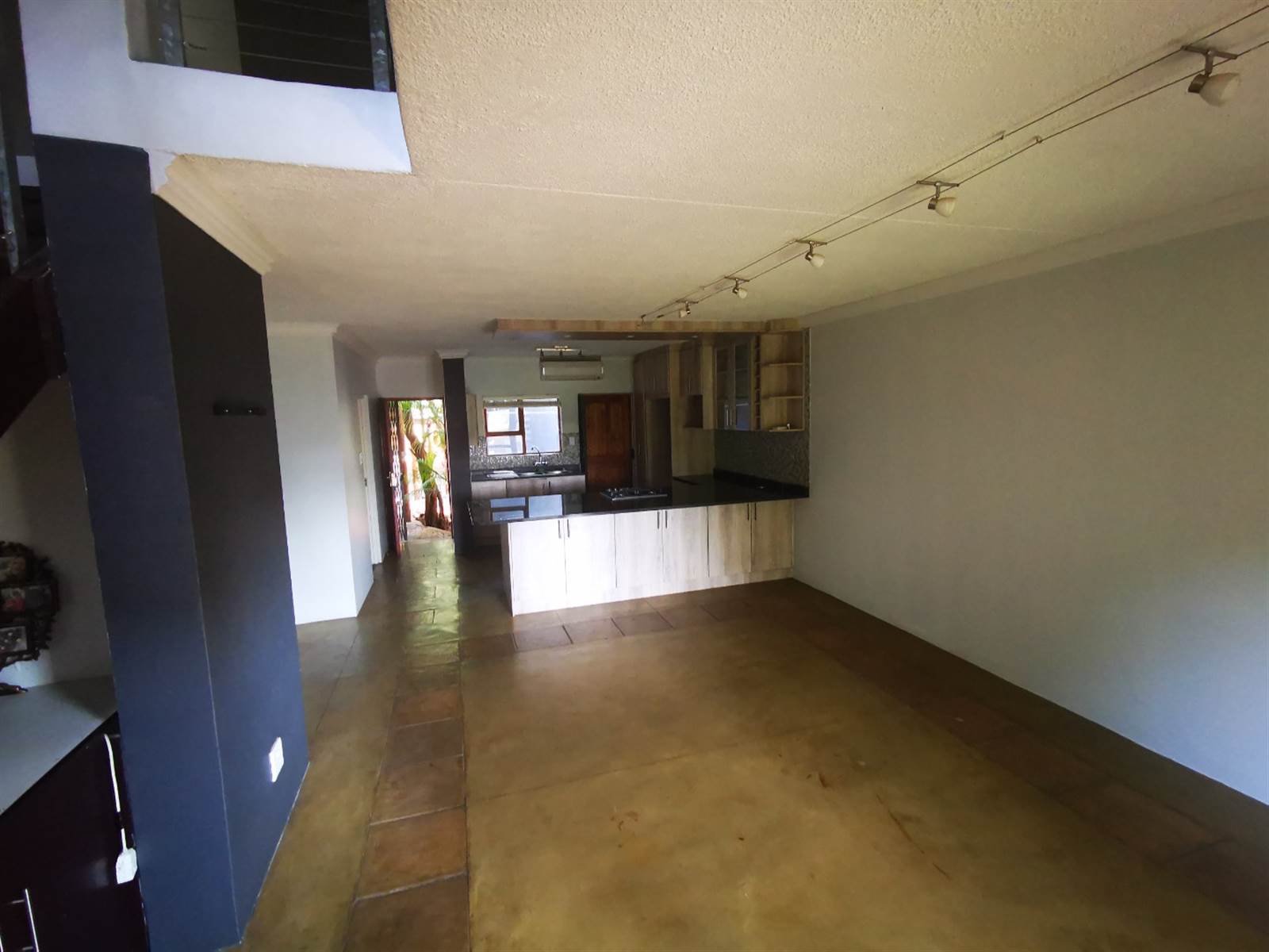 2 Bed Apartment in Hoedspruit photo number 3