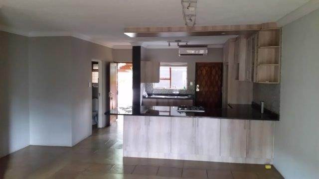 2 Bed Apartment in Hoedspruit photo number 12