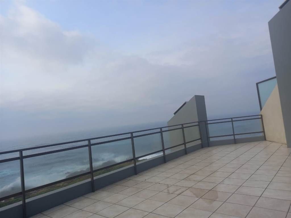 3 Bed Penthouse in Uvongo photo number 25