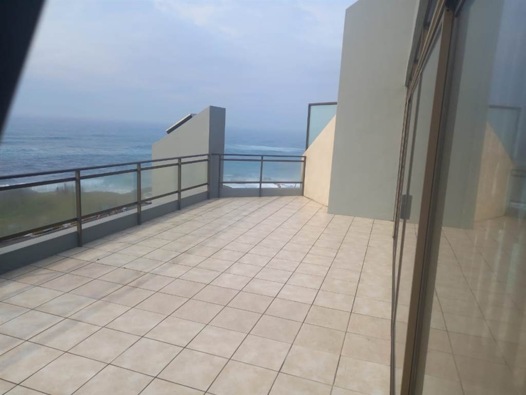 3 Bed Penthouse in Uvongo photo number 23
