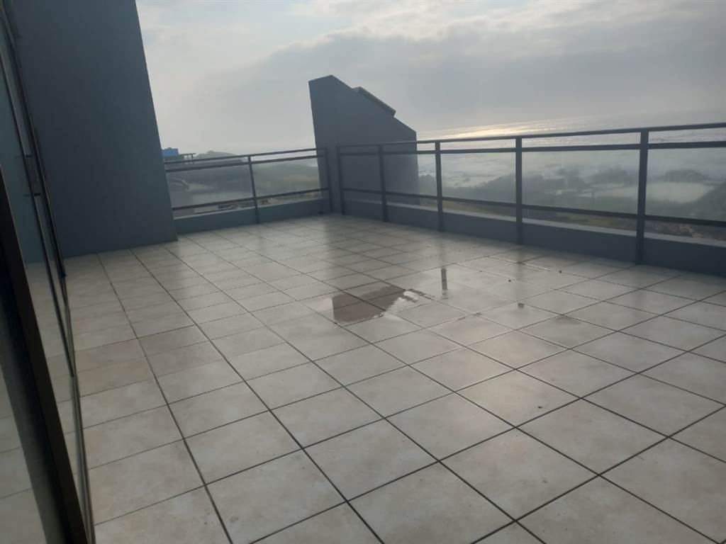 3 Bed Penthouse in Uvongo photo number 21