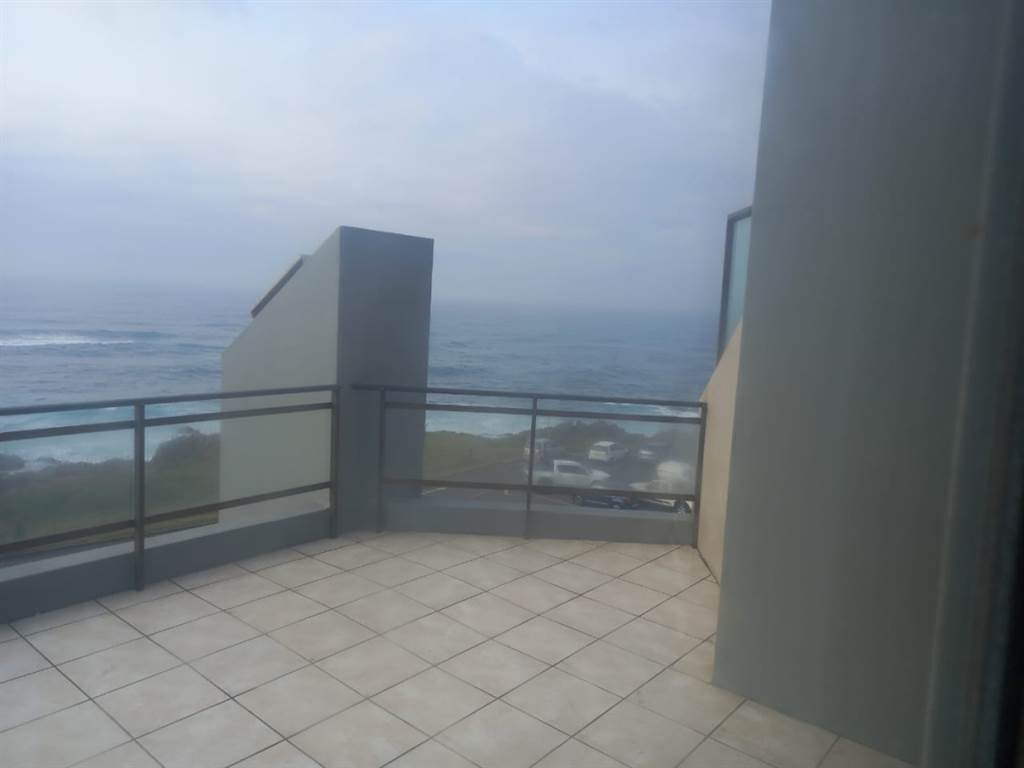 3 Bed Penthouse in Uvongo photo number 22