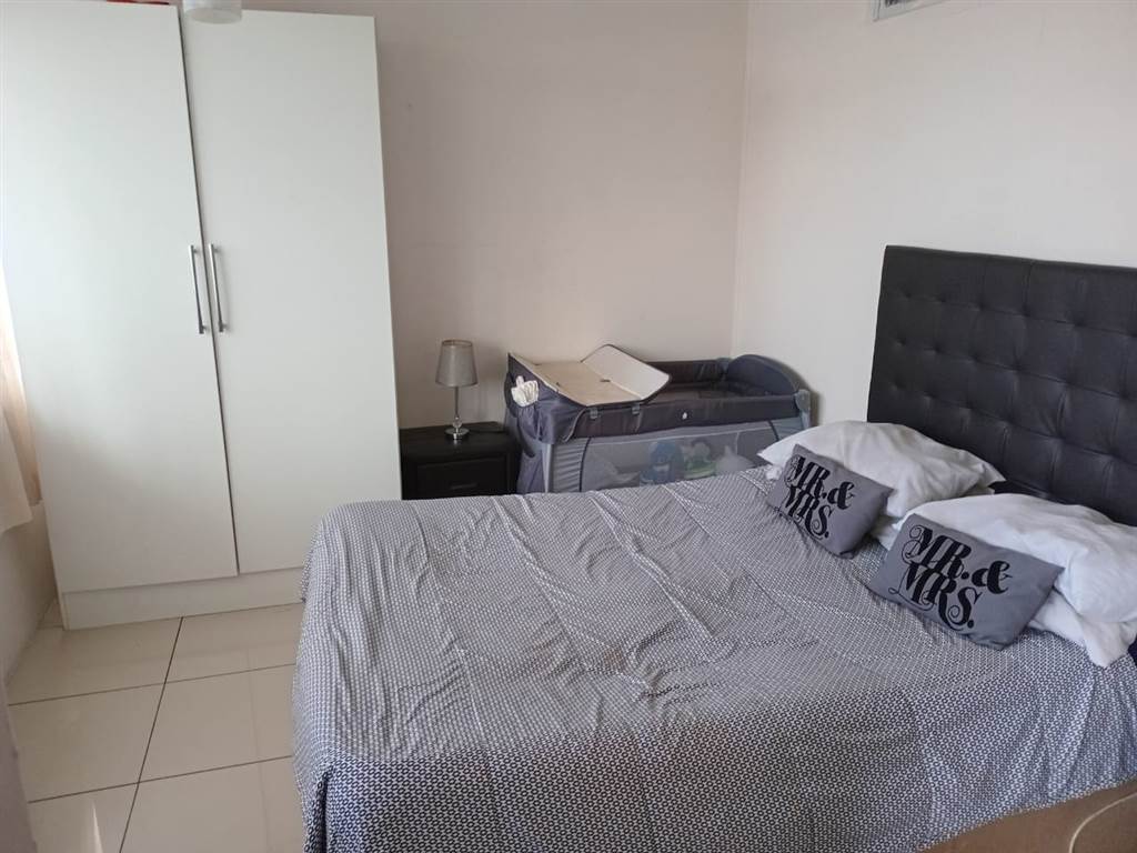 2 Bed Flat in Pinetown Central photo number 6