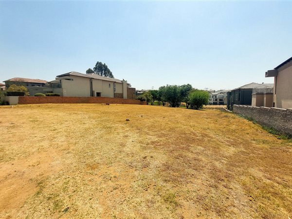 1 008 m² Land