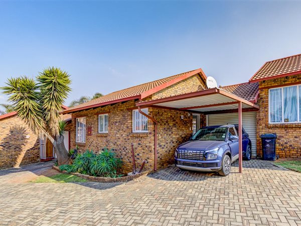 3 Bedroom Townhouse 3 Bedroom Townhouse