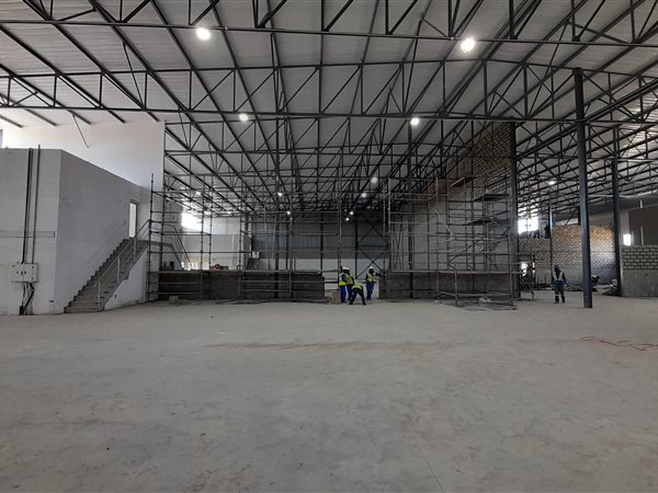 608  m² Industrial space