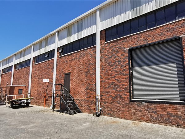 2 500  m² Industrial space